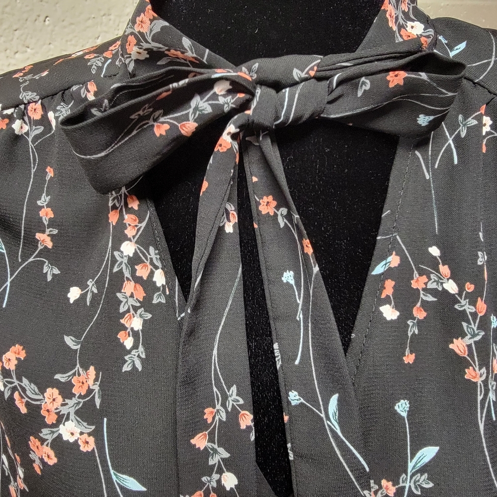 Trendy JS Blouse - Picture 3 of 8